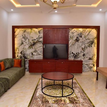Canadian Inn Islamabad Buitenkant foto