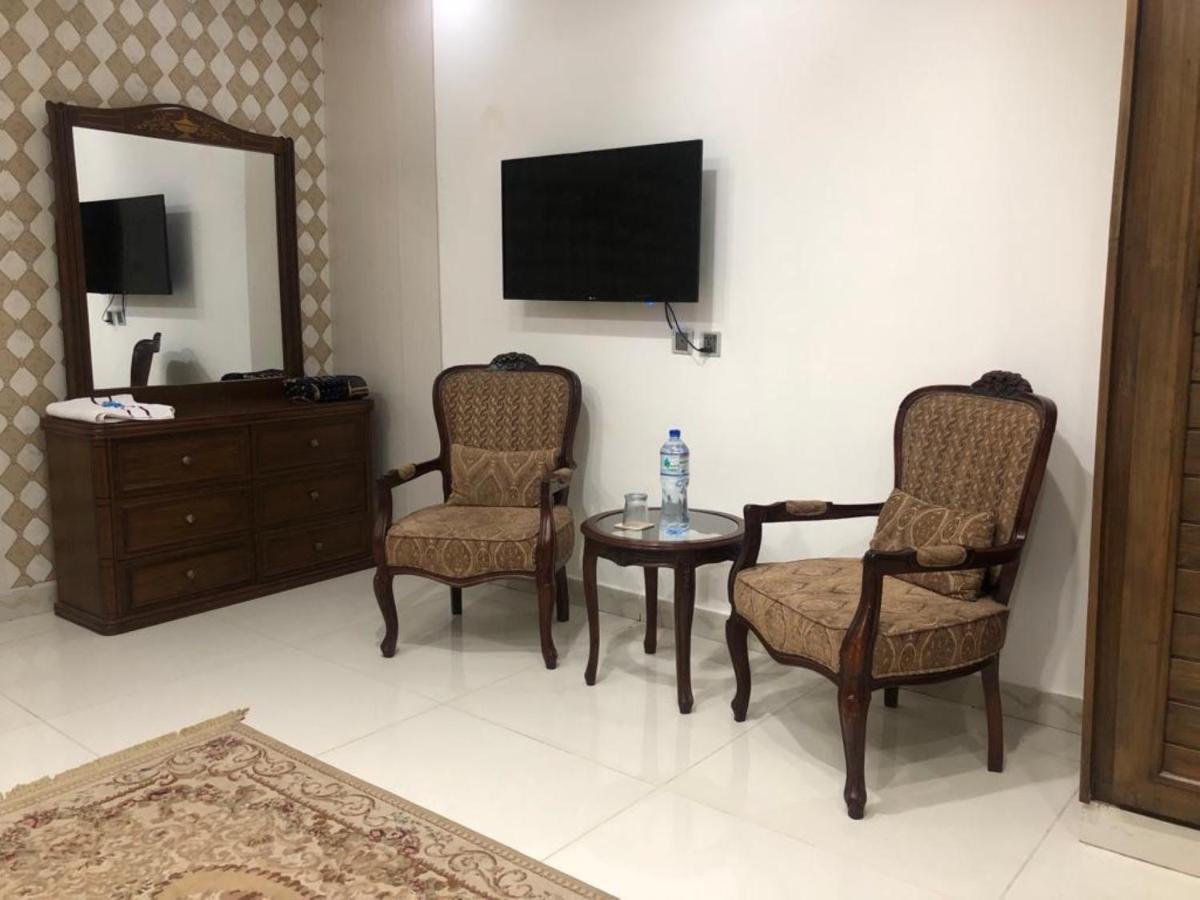 Canadian Inn Islamabad Buitenkant foto