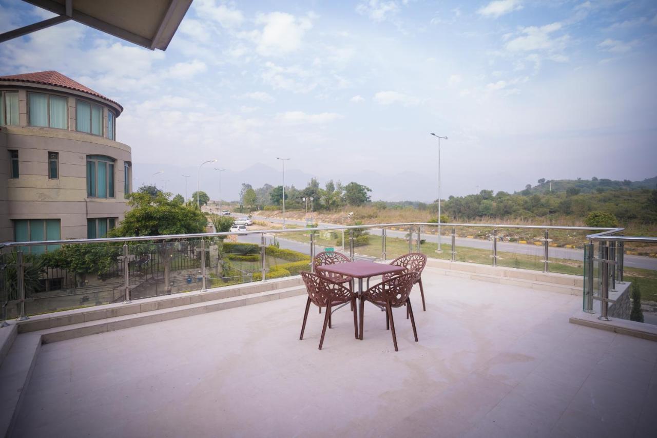 Canadian Inn Islamabad Buitenkant foto