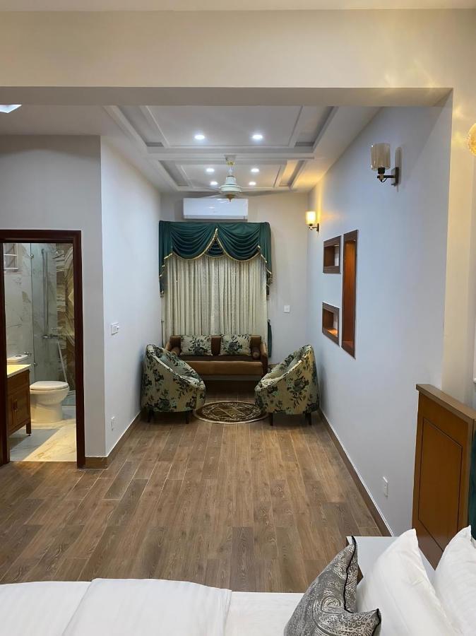 Canadian Inn Islamabad Buitenkant foto