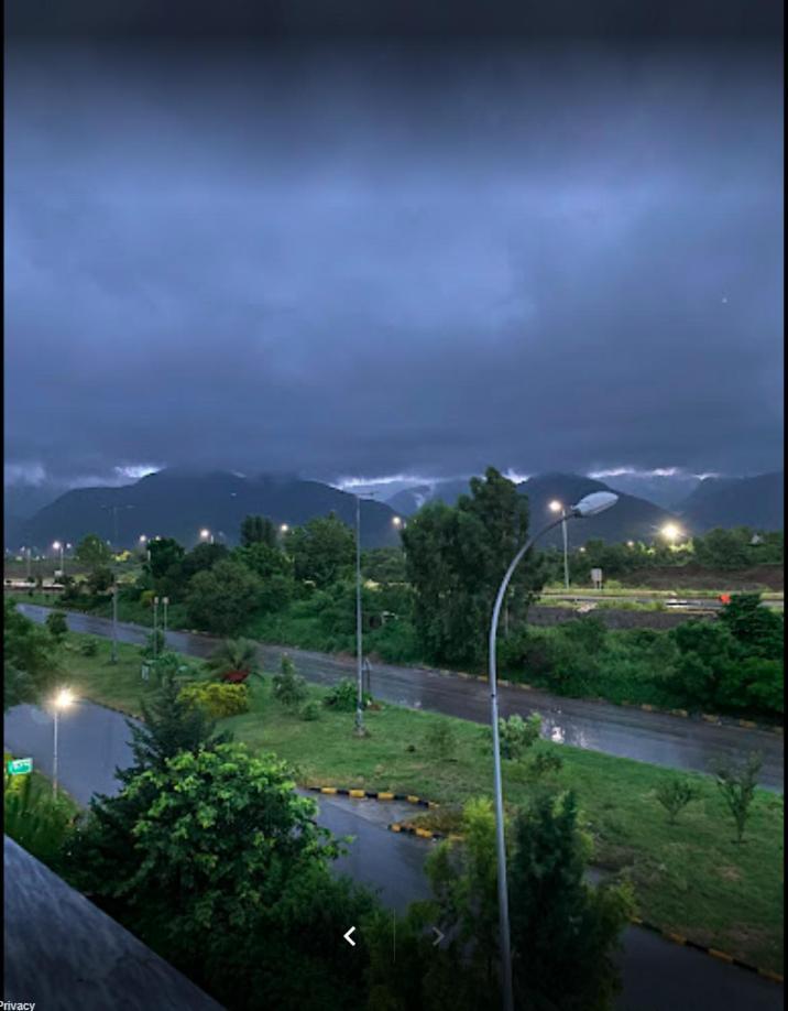 Canadian Inn Islamabad Buitenkant foto