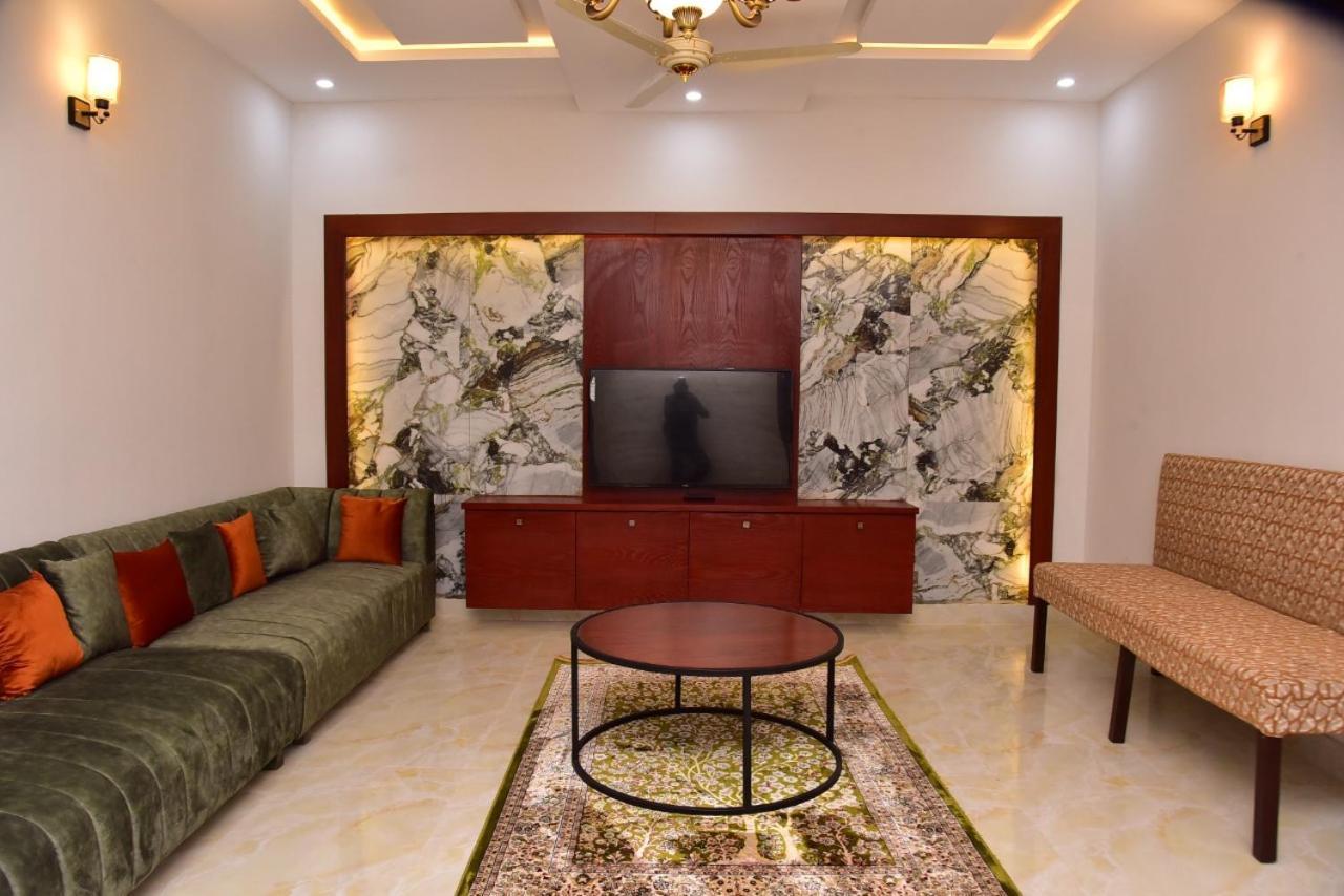 Canadian Inn Islamabad Buitenkant foto