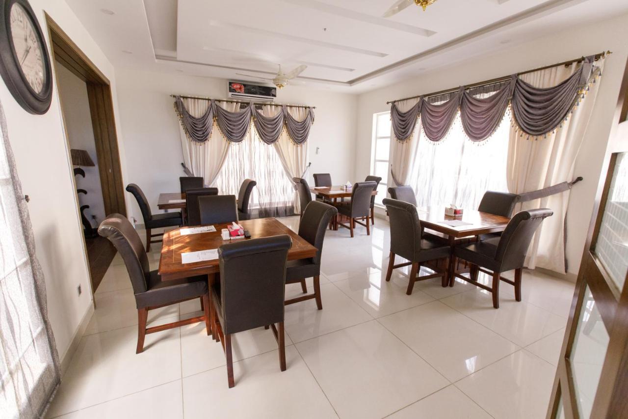 Canadian Inn Islamabad Buitenkant foto