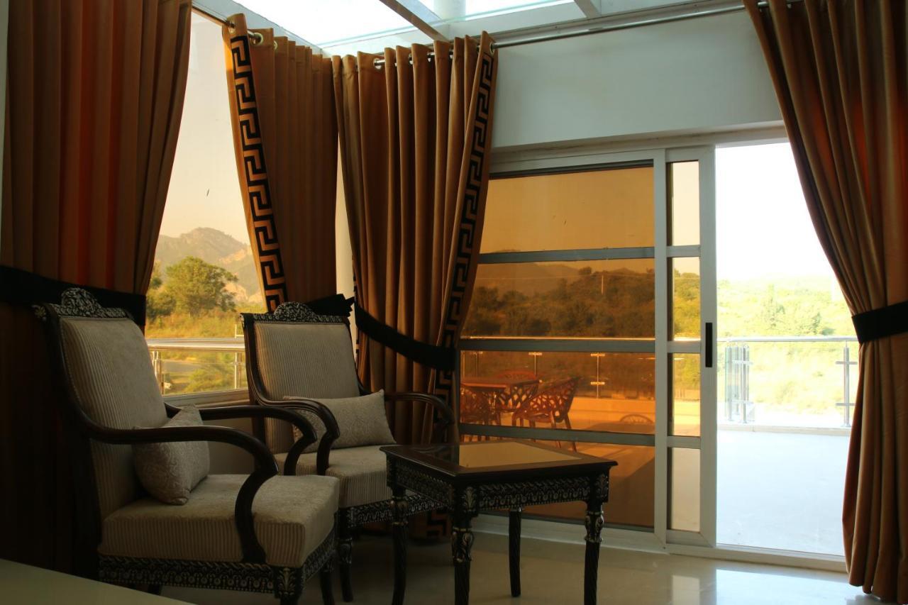 Canadian Inn Islamabad Buitenkant foto